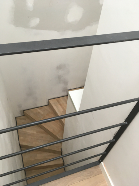 VERVENNE ESCALIER VERS REHAUSSE.JPG